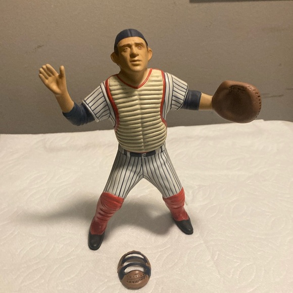 Yogi Berra Hartland American can Statue NY Yankees - Picture 1 of 4